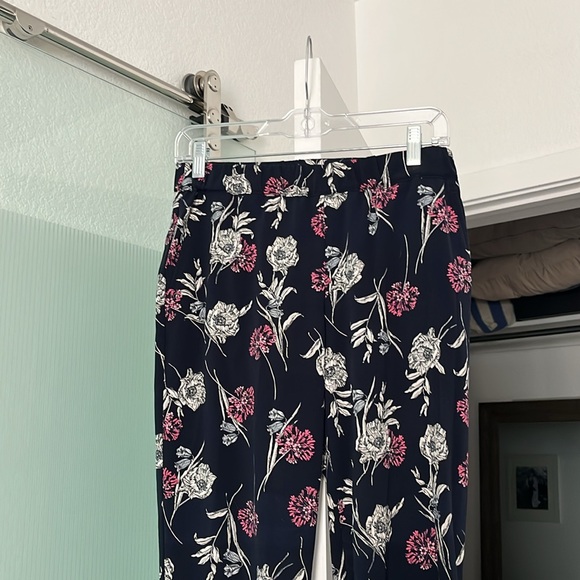 Ann Taylor Floral Print Patterned Joggers / Pants - Picture 3 of 4